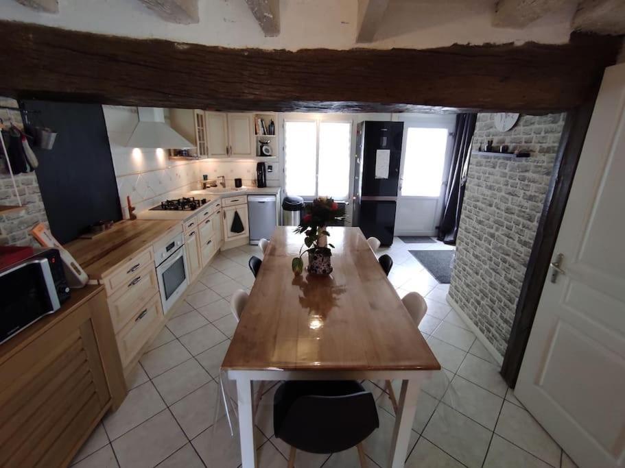 Chaleureuse Maison De Ville Avec Parking Gratuit Chinon Exteriör bild